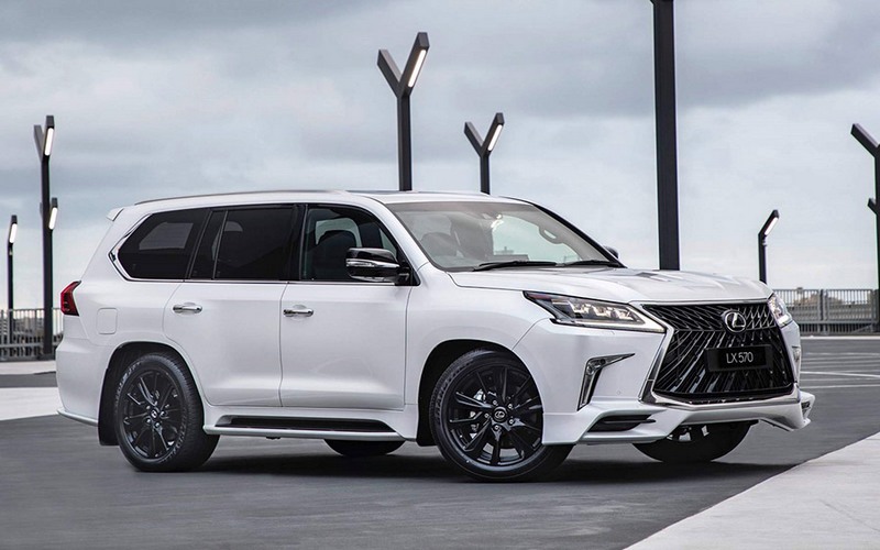 Lexus với ngoại hình hầm hố